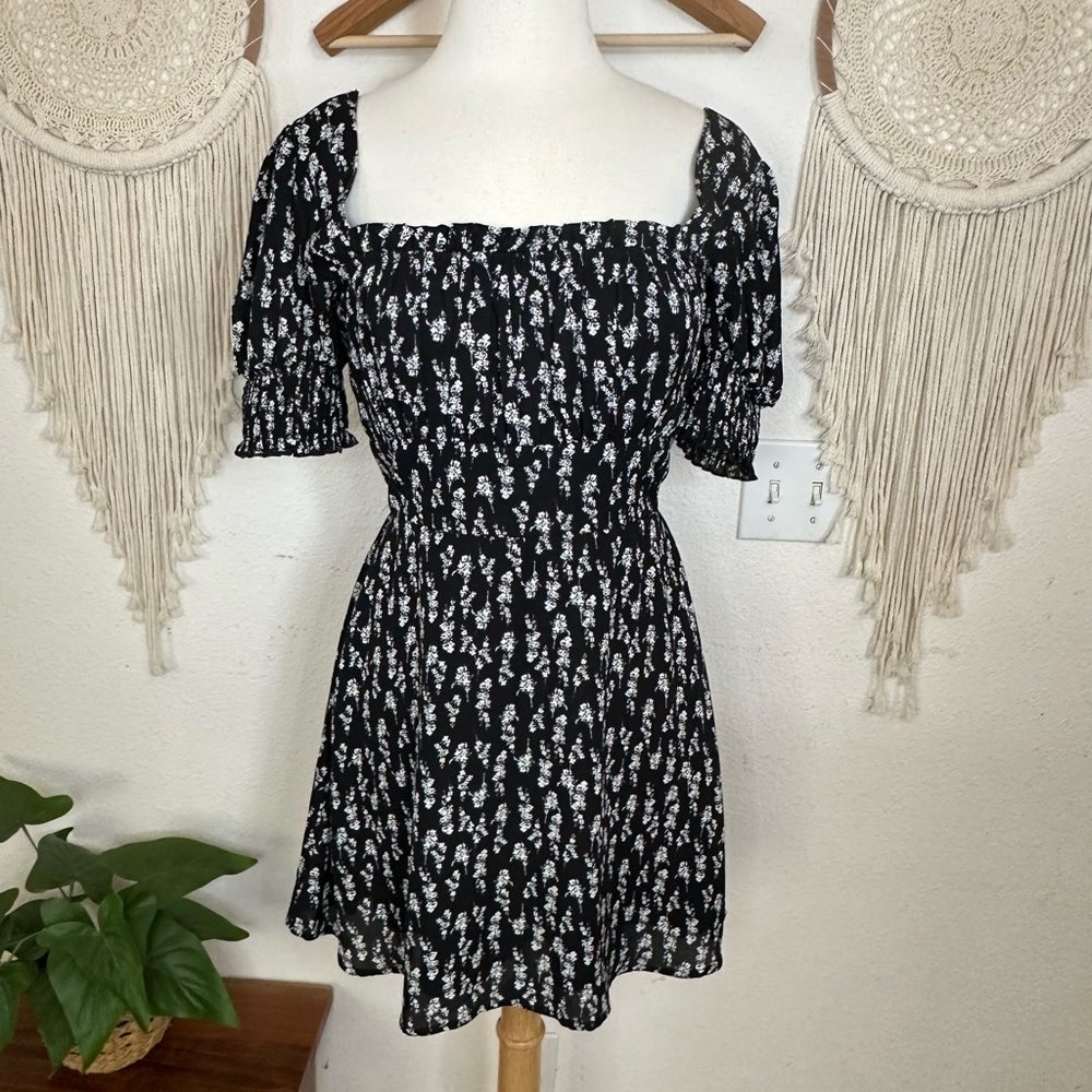 Jun & Ivy black and white ditsy floral print puff sleeve mini dress medium